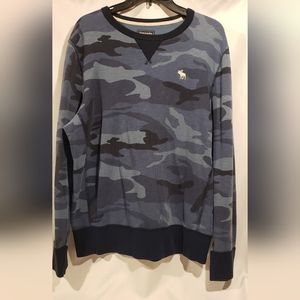 Mens Abercrombie & Fitch camo sweatshirt.